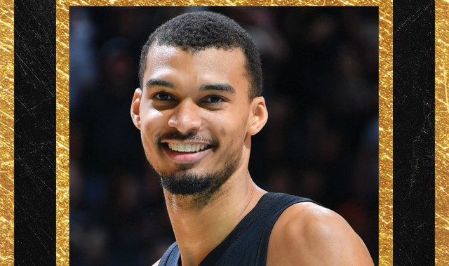 开云体育下载-史上最年轻DPOY ！文班亚马全票当选NBA最佳防守球员