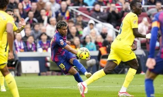 开云体育官网-亚马尔帽子戏法，巴萨恢复最佳状态备翻盘马竞？