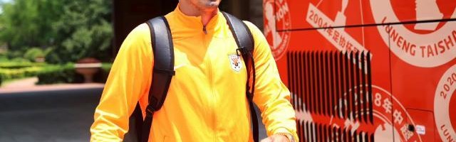 开云体育官网-泰山西征上演“似是故人来” 崔康熙正谋求战术变革